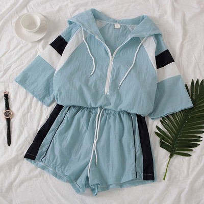 Αθλητικό και casual γυναικείο σύνολο από δύο μέρη σε λευκό και μπλε χρώμα