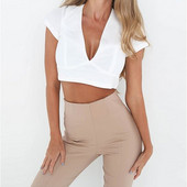 Bluză de damă modernă cu mâneci scurte și decolteu în V în alb și negru