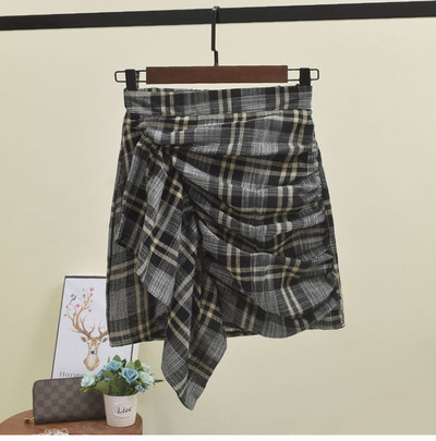 Fusta dama in carouri model asimetric in doua culori