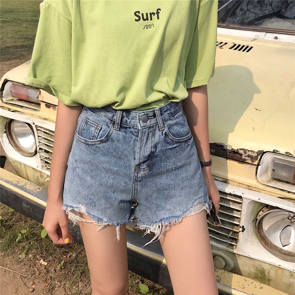 Blugi scurti de dama cu motive rupte si talie inalta