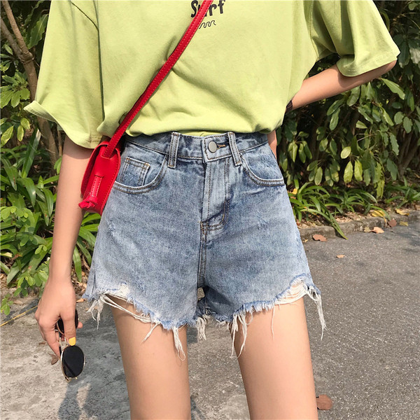 Blugi scurti de dama cu motive rupte si talie inalta