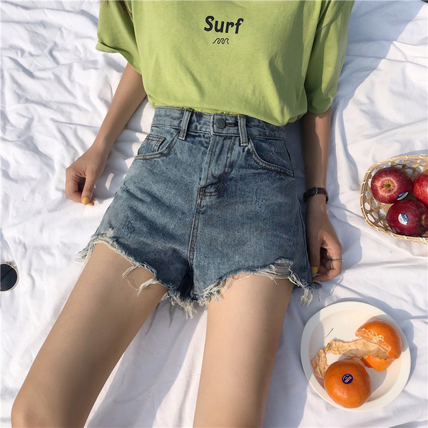 Blugi scurti de dama cu motive rupte si talie inalta