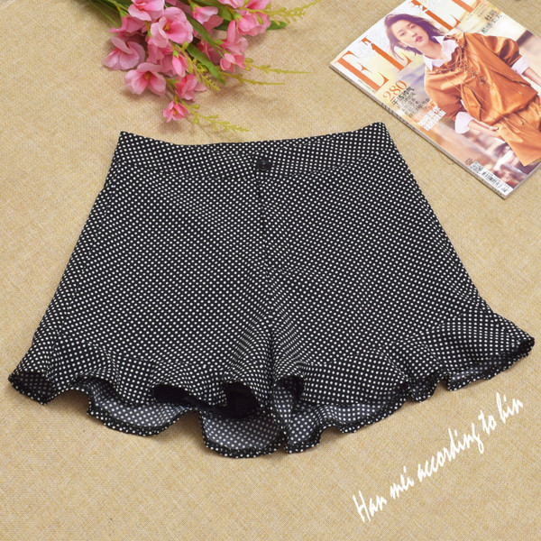 Pantaloni scurti moderni de dama in trei culori