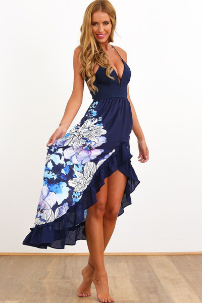 Ежедневна дамска рокля с дълбоко деколте и тънки презрамки в син и бял цвят 