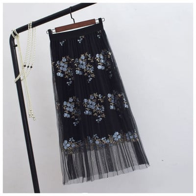 Fusta dama cu dantela si broderie colorata