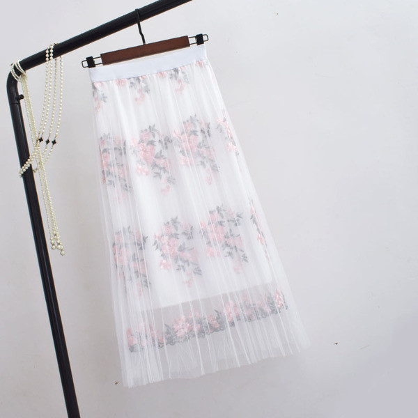 Fusta dama cu dantela si broderie colorata