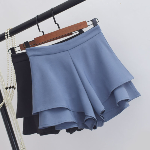 Pantaloni scurți eleganti de damă în patru culori