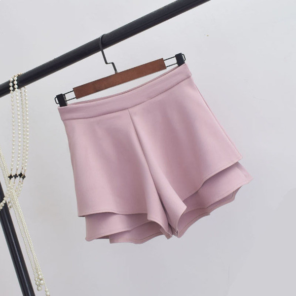 Pantaloni scurți eleganti de damă în patru culori