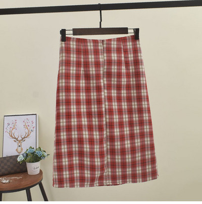 Fusta dama in carouri cu nasturi in mai multe culori