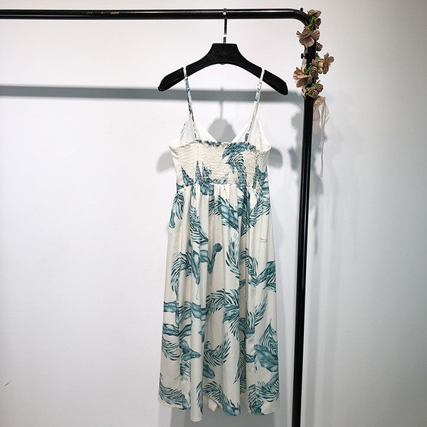 Rochie cu decolteu in V si bretele subtiri