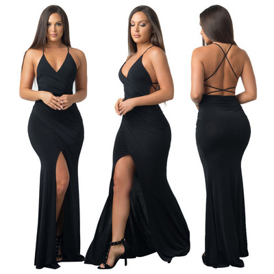 Rochie lungă de damă elegantă, cu bretele subțiri și un decolteu adânc în negru