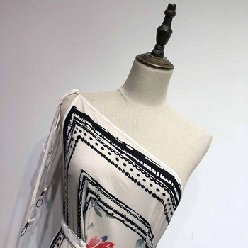 Rochie cu un singur umar in alb cu model