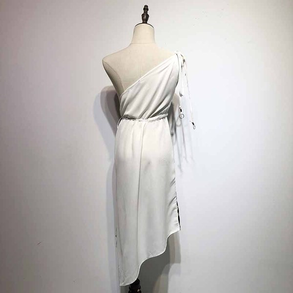 Rochie cu un singur umar in alb cu model