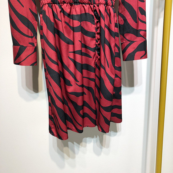 Rochie cu decolteu in V si maneci lungi