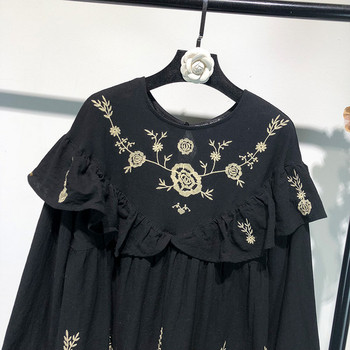 Черна широка рокля с дълъг ръкав с бродерия