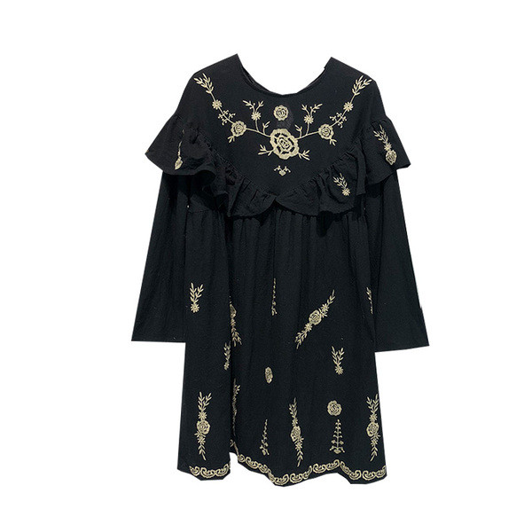 Черна широка рокля с дълъг ръкав с бродерия