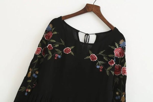 Rochie lunga de dama in negru cu broderie