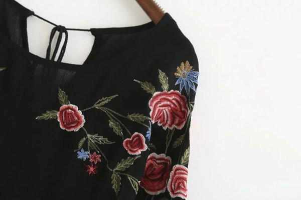 Rochie lunga de dama in negru cu broderie