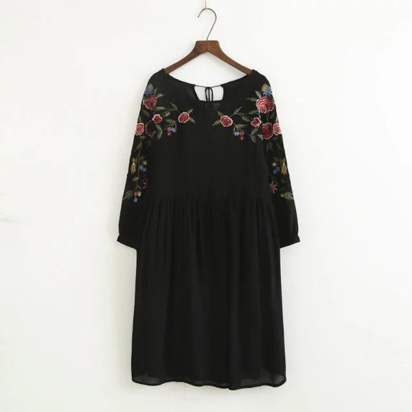 Rochie lunga de dama in negru cu broderie