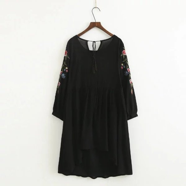 Rochie lunga de dama in negru cu broderie