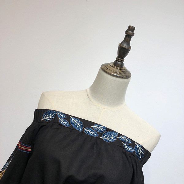 Rochie de dama cu umerii goi si maneci lungi