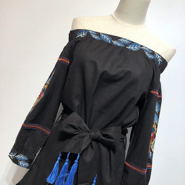 Rochie de dama cu umerii goi si maneci lungi