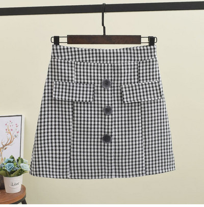 Fusta scurta dama in carouri cu nasturi in doua culori