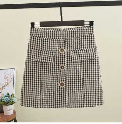 Fusta scurta dama in carouri cu nasturi in doua culori