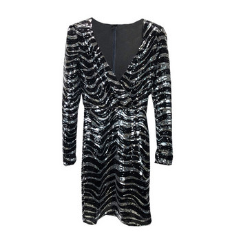 Rochie elegantă cu decolteu în V adânc și mâneci lungi cu paiete