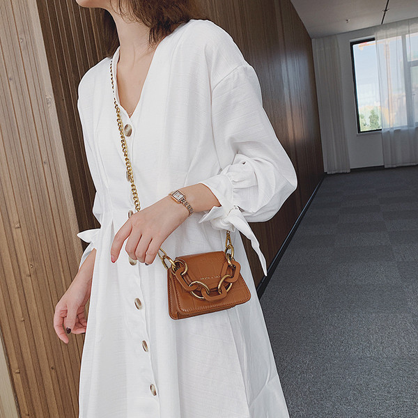 Geanta de dama cu lant metalic in mai multe culori