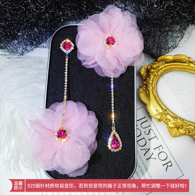 Cercei eleganti de dama in forma de floare