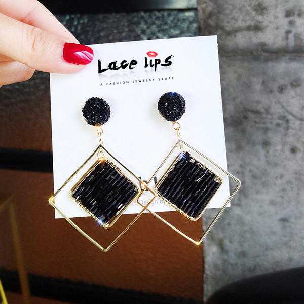 Cercei moderni de dama - in negru