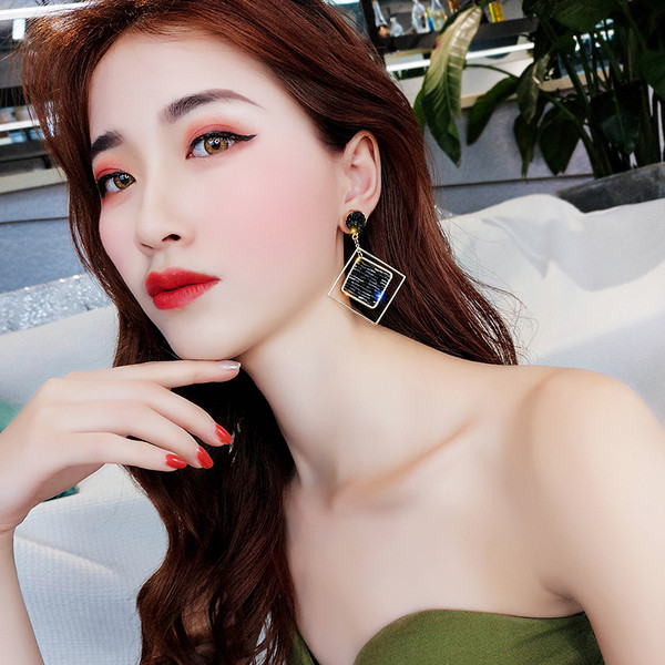 Cercei moderni de dama - in negru