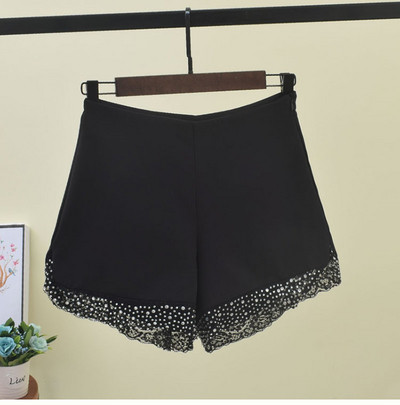 Pantaloni scurți de damă actuali cu dantelă în alb-negru