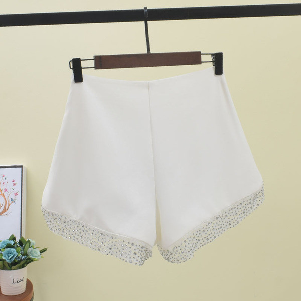 Pantaloni scurți de damă actuali cu dantelă în alb-negru