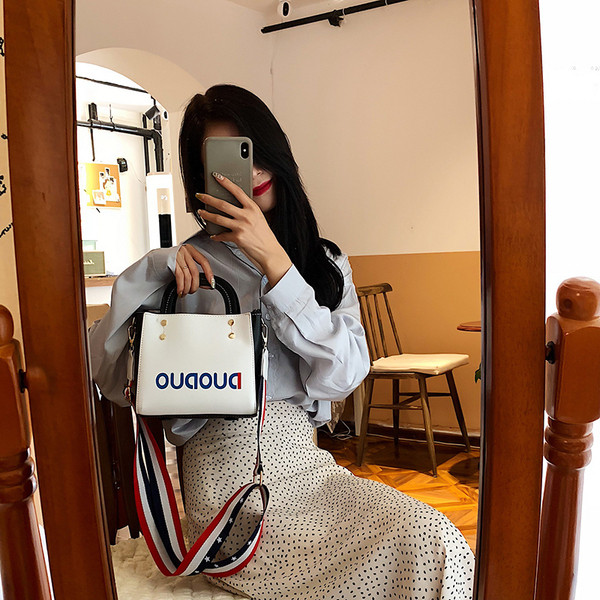 Geanta de dama din piele cu inscriptie in mai multe culori