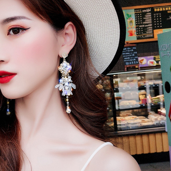 Cercei moderni de dama cu margele si perle