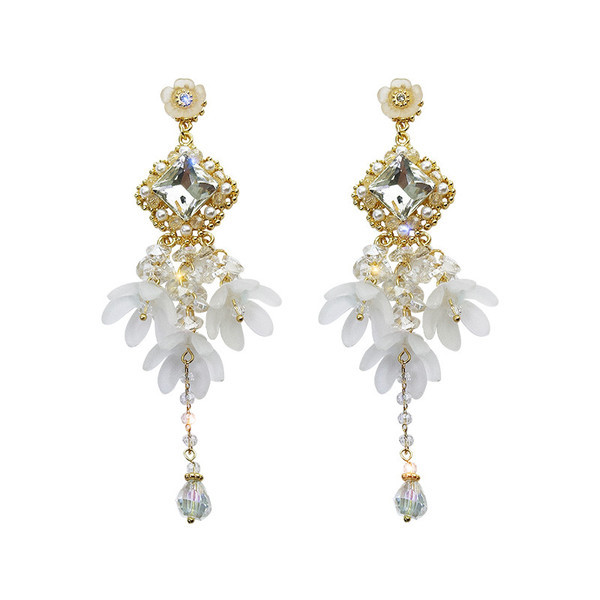 Cercei moderni de dama cu margele si perle