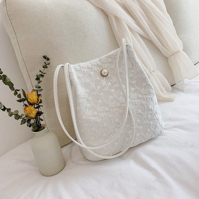 Geanta de dama moderna cu dantela - doua modele