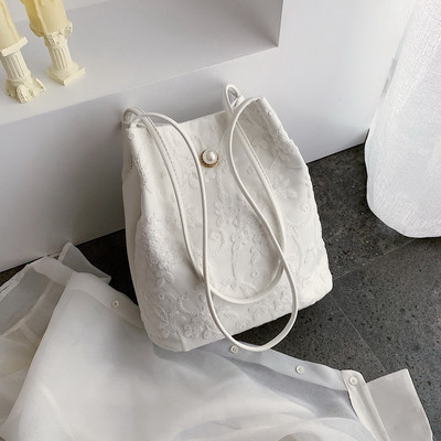 Geanta de dama moderna cu dantela - doua modele