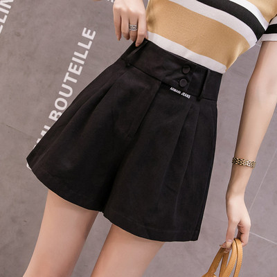 Pantaloni scurti moderni de dama in trei culori - model larg