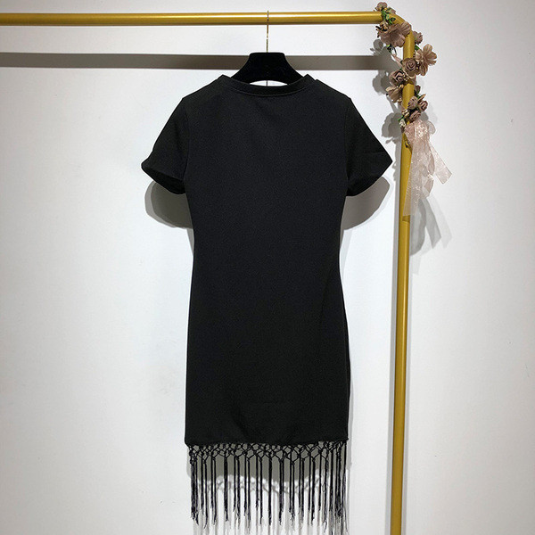 Дамска рокля ,изчистен модел в черен цвят с пискюли 