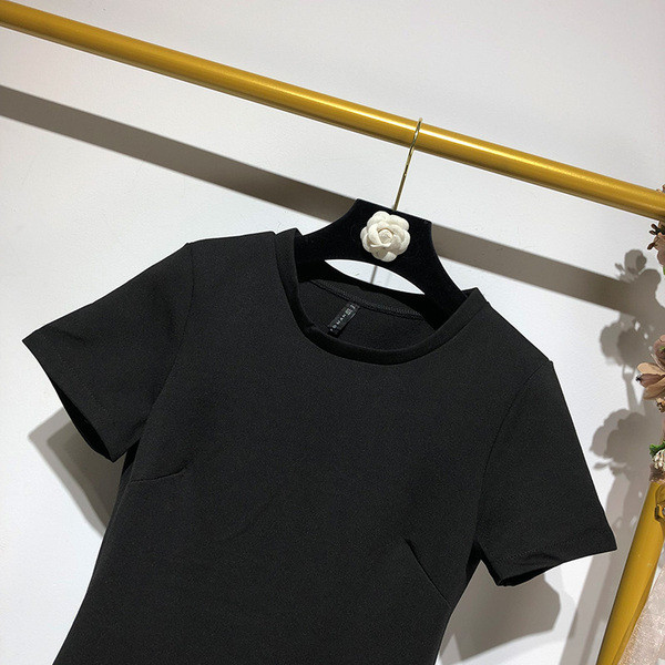 Дамска рокля ,изчистен модел в черен цвят с пискюли 