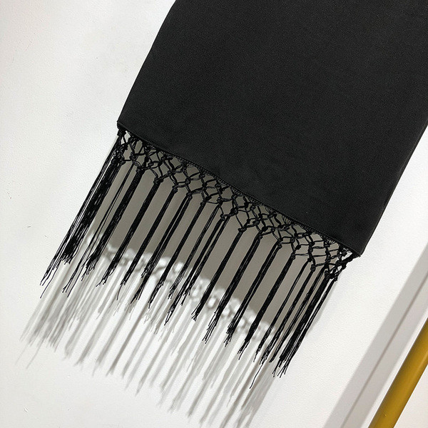 Дамска рокля ,изчистен модел в черен цвят с пискюли 