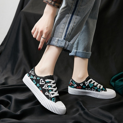 Adidași moderni de damă cu talpă plată - în alb și negru