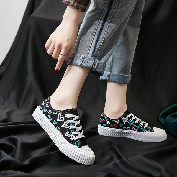 Adidași moderni de damă cu talpă plată - în alb și negru