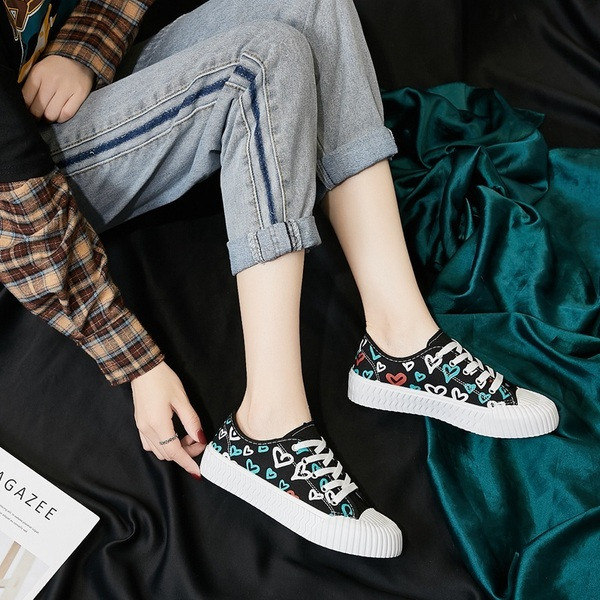 Adidași moderni de damă cu talpă plată - în alb și negru