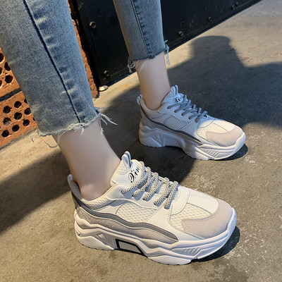 Αθλητικά casual γυναικεία παπούτσια σε λευκό και γκρι χρώμα