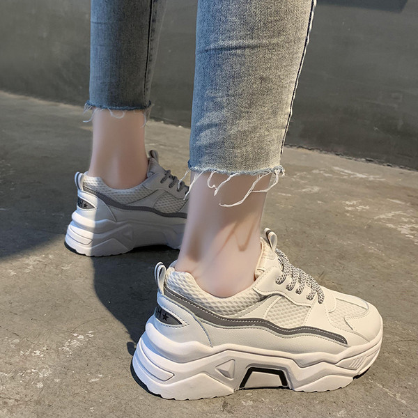 Αθλητικά casual γυναικεία παπούτσια σε λευκό και γκρι χρώμα