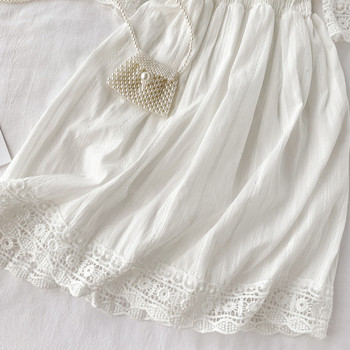 Модерна дамска рокля  с V-образно  деколте в бял цвят